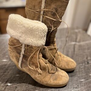 KORS Michael Kors Tan Shearling-Lined Winter Boots